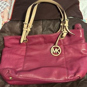Micheal Kors purse